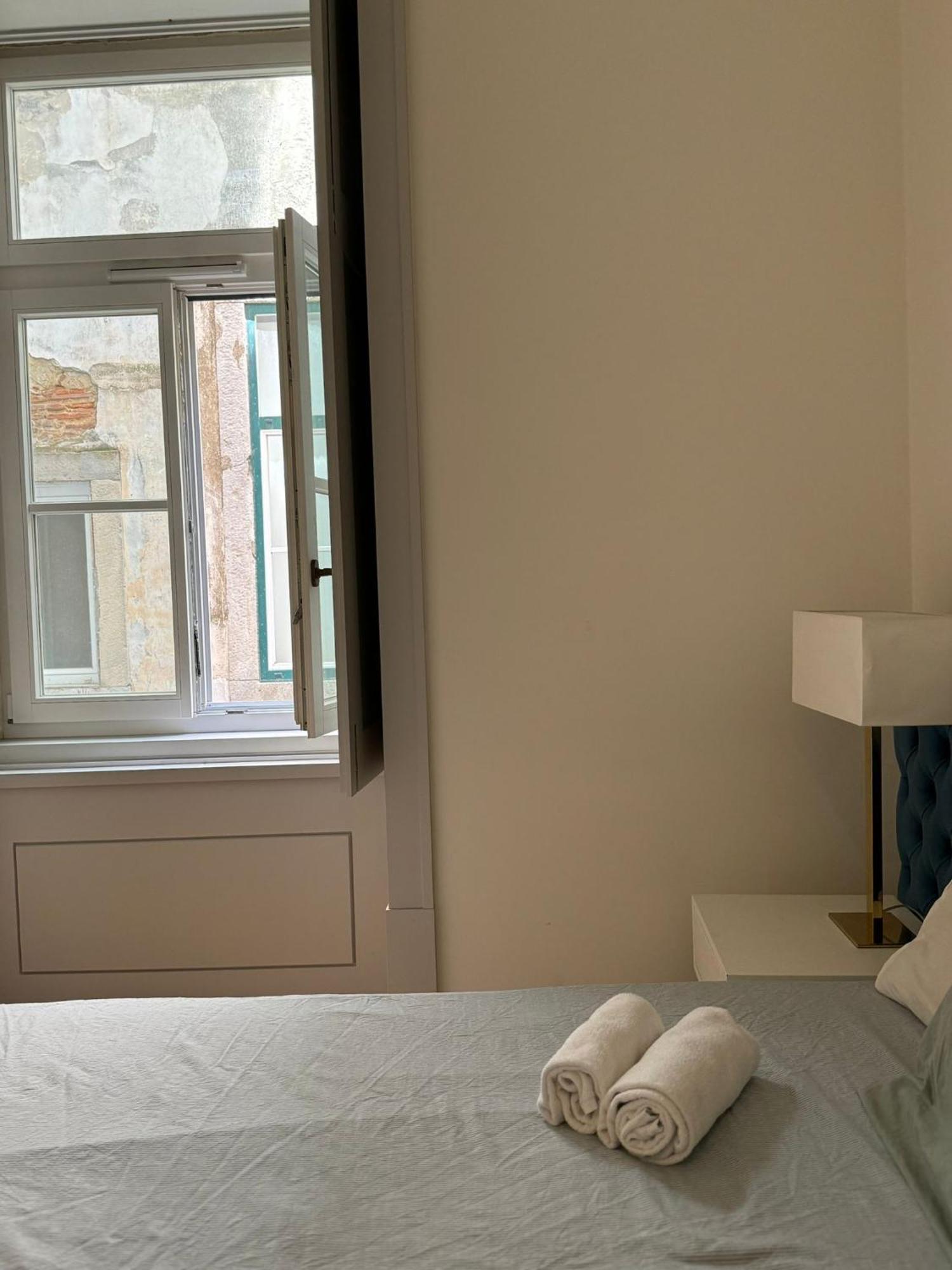 Double Room With Private Wc In Shared House In Downtown Лиссабон Экстерьер фото